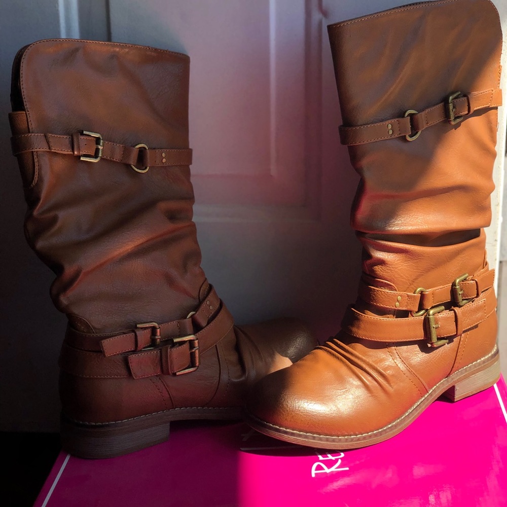 Tan boots 👢